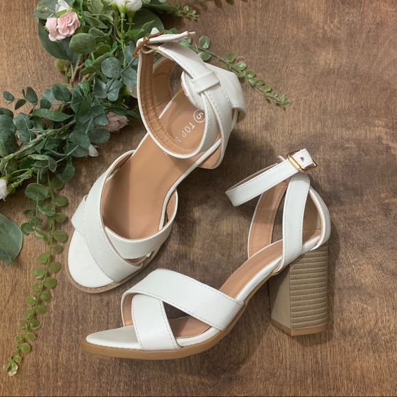 white strappy heels size 5